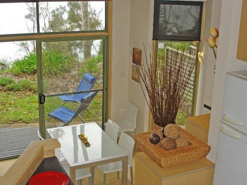 2/27 Bronte Crescent, Sunshine Bay NSW 2536