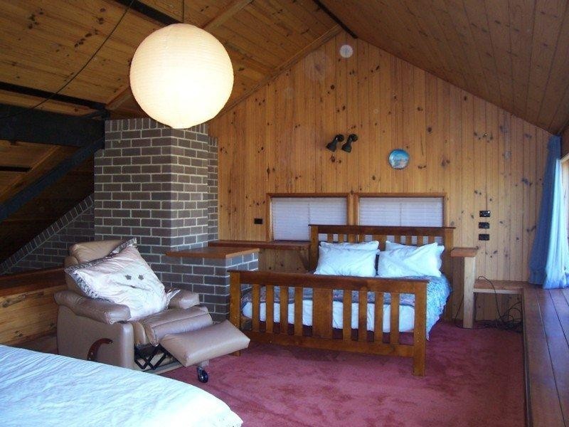 111 Annetts Parade, Mossy Point NSW 2537