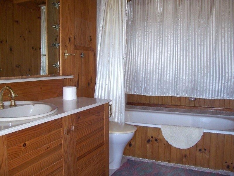 111 Annetts Parade, Mossy Point NSW 2537