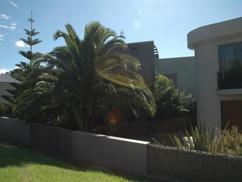 2/16 Wimbin Avenue, Malua Bay NSW 2536