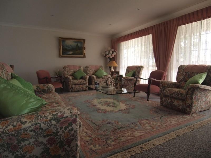 16 Bronte Crescent, Sunshine Bay NSW 2536