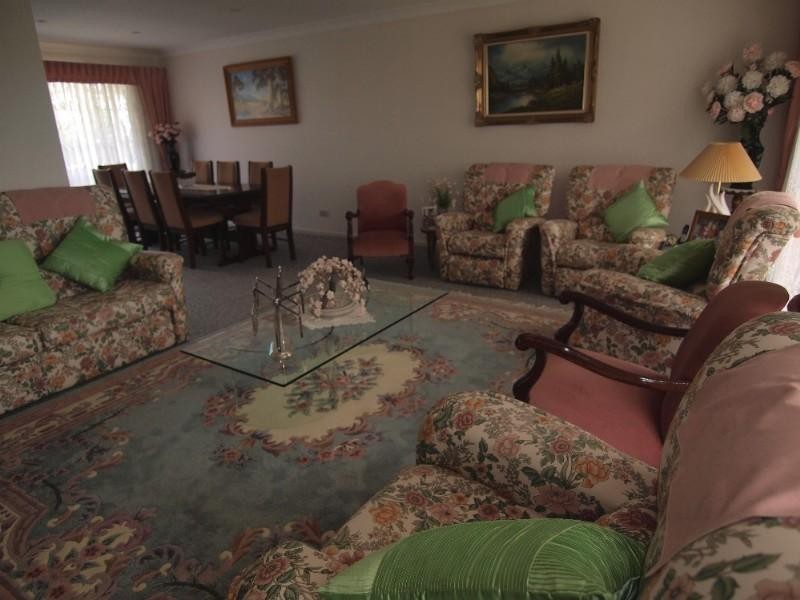 16 Bronte Crescent, Sunshine Bay NSW 2536