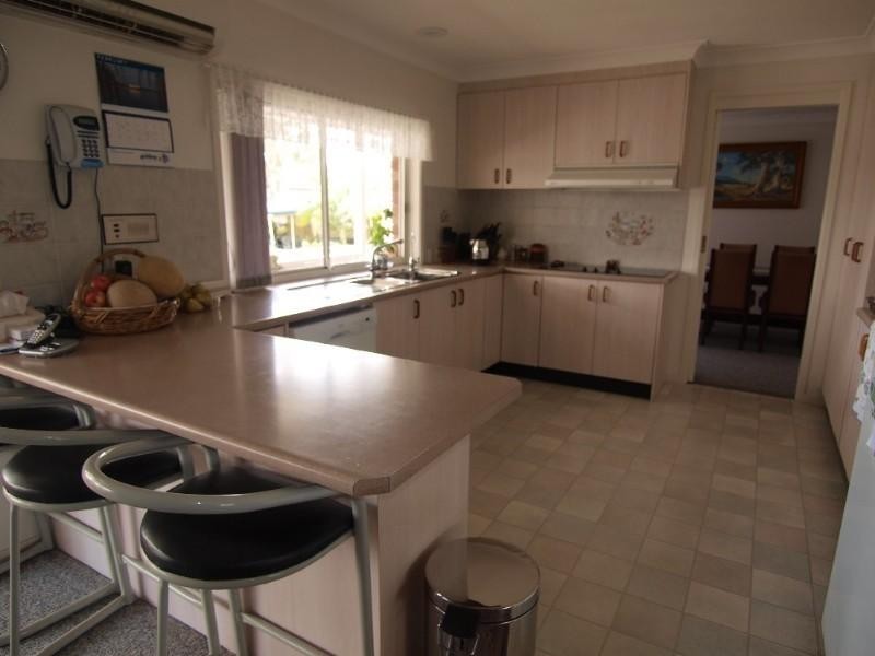 16 Bronte Crescent, Sunshine Bay NSW 2536