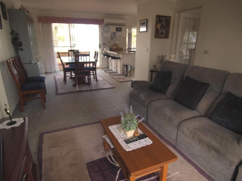 16 Bronte Crescent, Sunshine Bay NSW 2536