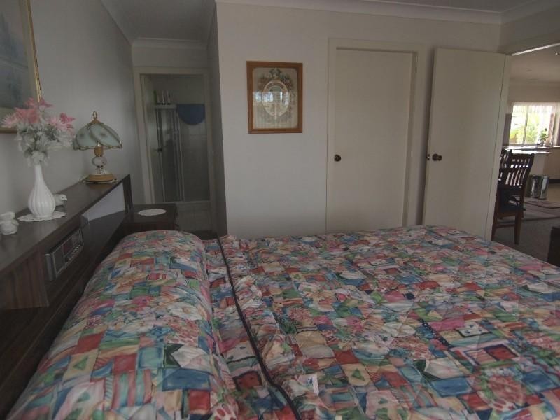 16 Bronte Crescent, Sunshine Bay NSW 2536