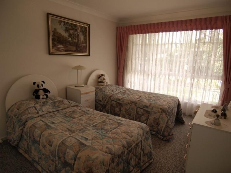 16 Bronte Crescent, Sunshine Bay NSW 2536