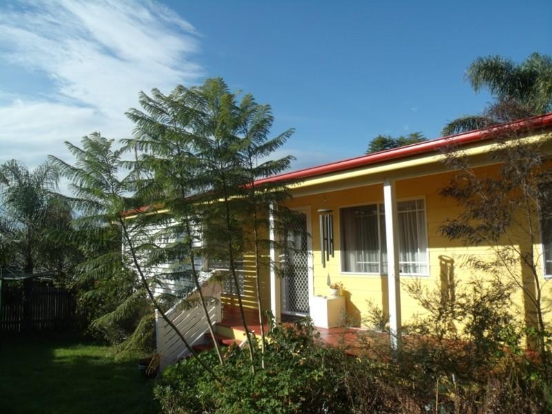 8 Luck Street, Moruya NSW 2537