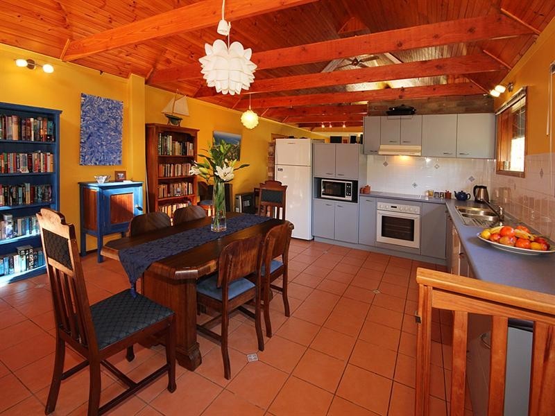 8 River Road, Mossy Point NSW 2537