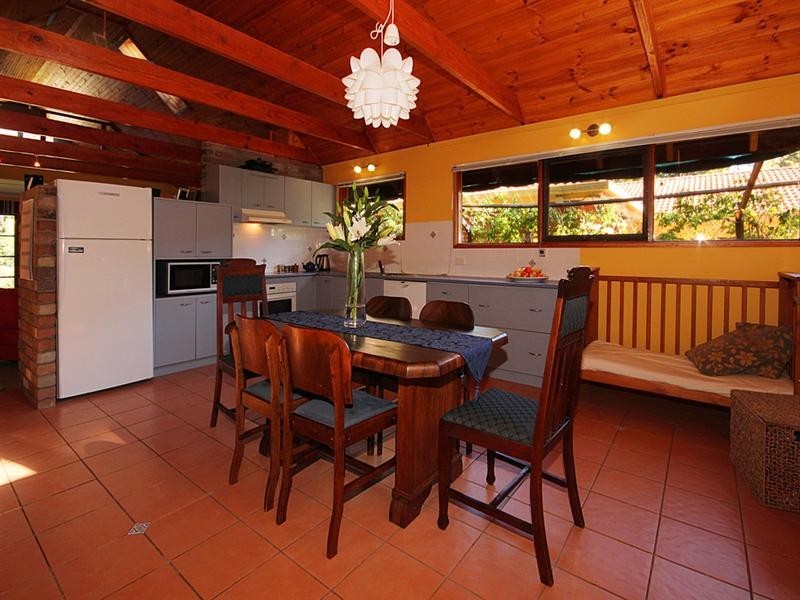 8 River Road, Mossy Point NSW 2537