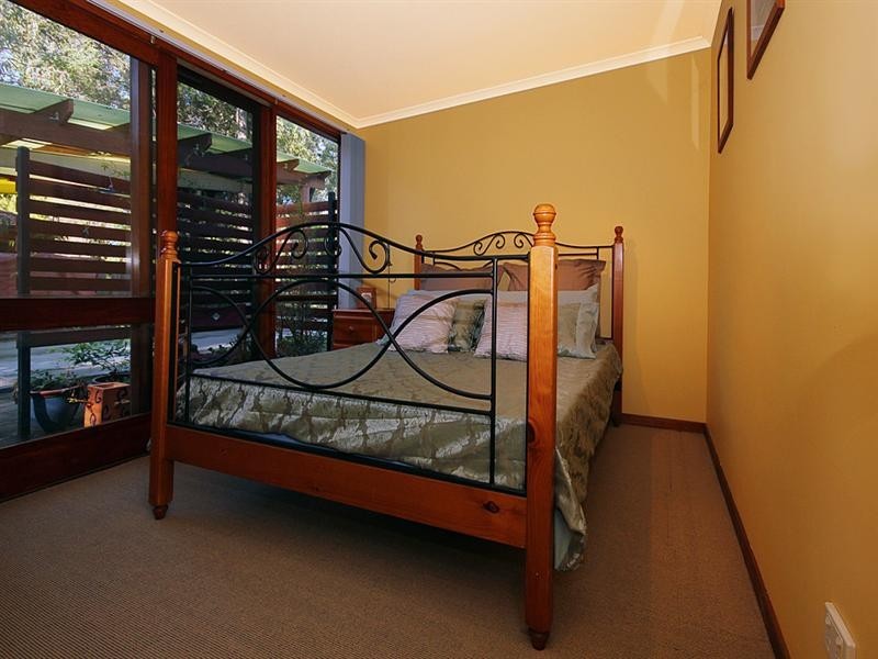 8 River Road, Mossy Point NSW 2537