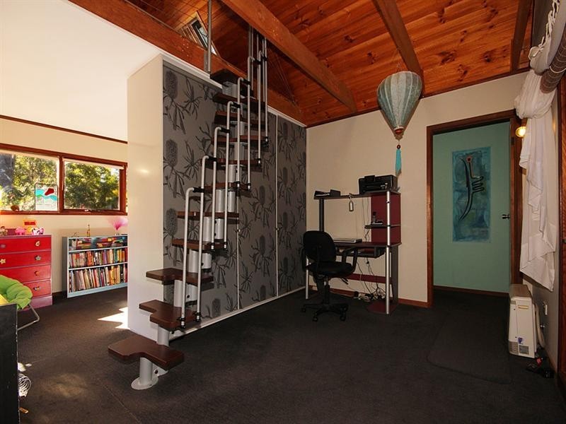 8 River Road, Mossy Point NSW 2537