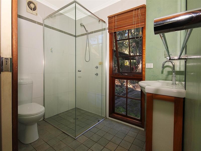 8 River Road, Mossy Point NSW 2537