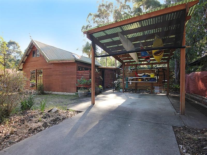 8 River Road, Mossy Point NSW 2537