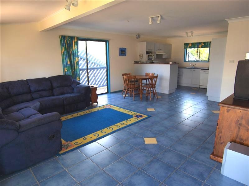 10 Tallawang Avenue, Malua Bay NSW 2536