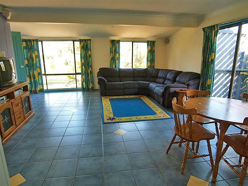 10 Tallawang Avenue, Malua Bay NSW 2536