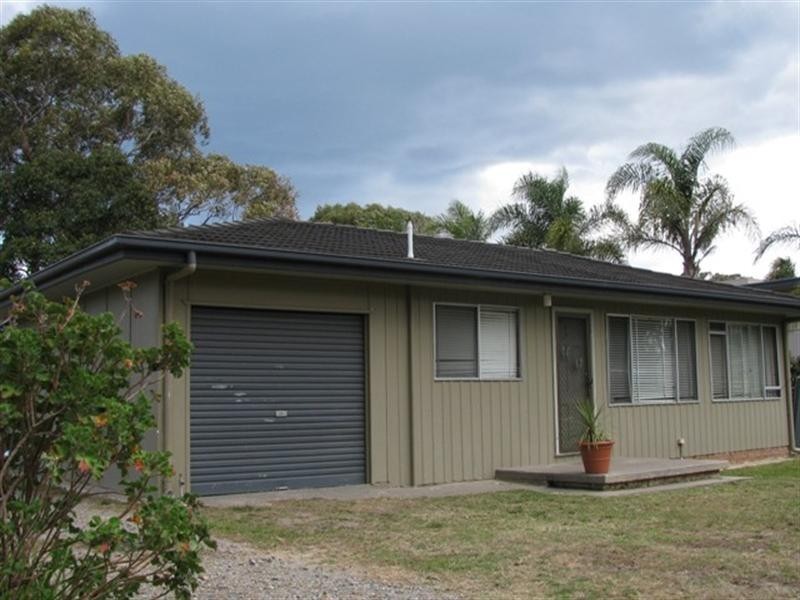4 Clarke Street, Broulee NSW 2537