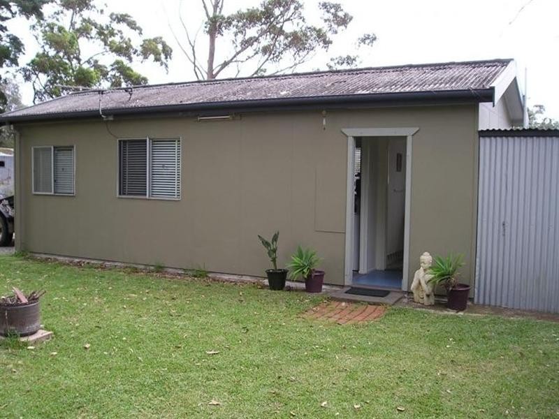 4 Clarke Street, Broulee NSW 2537