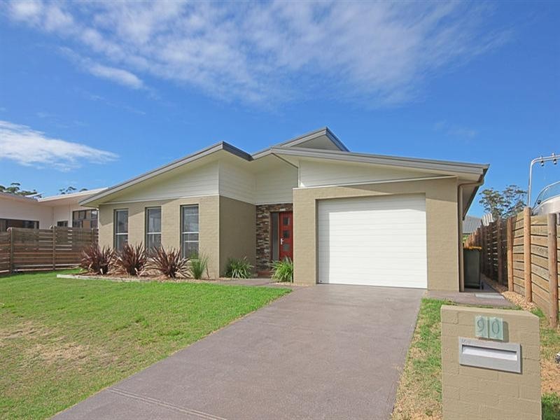 90 Heath Street, Broulee NSW 2537