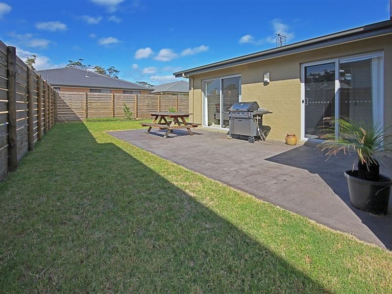 90 Heath Street, Broulee NSW 2537