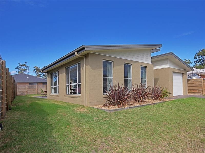 90 Heath Street, Broulee NSW 2537