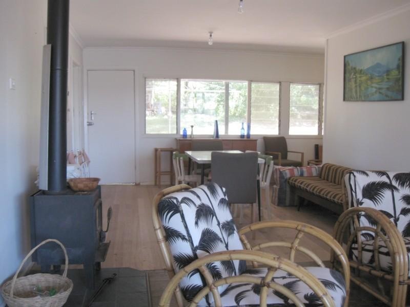 112 Annetts Parade, Mossy Point NSW 2537