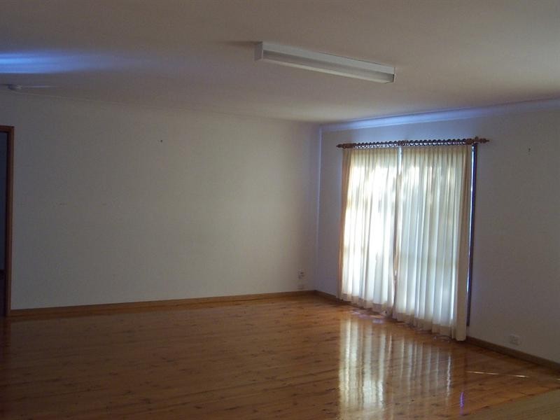 2/4 Cook Avenue, Surf Beach NSW 2536