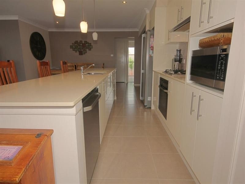 4 Marcelle Close, Broulee NSW 2537