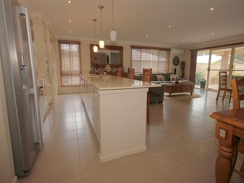 4 Marcelle Close, Broulee NSW 2537