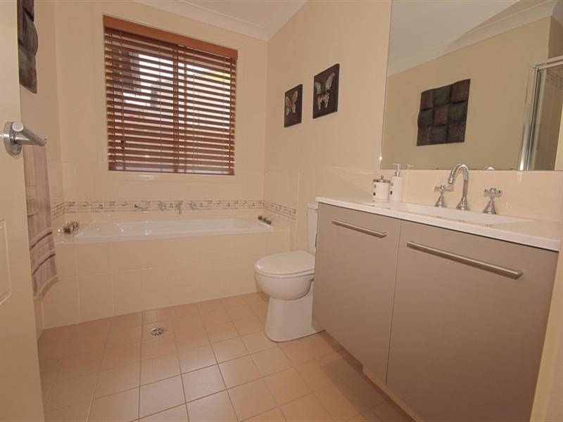 4 Marcelle Close, Broulee NSW 2537