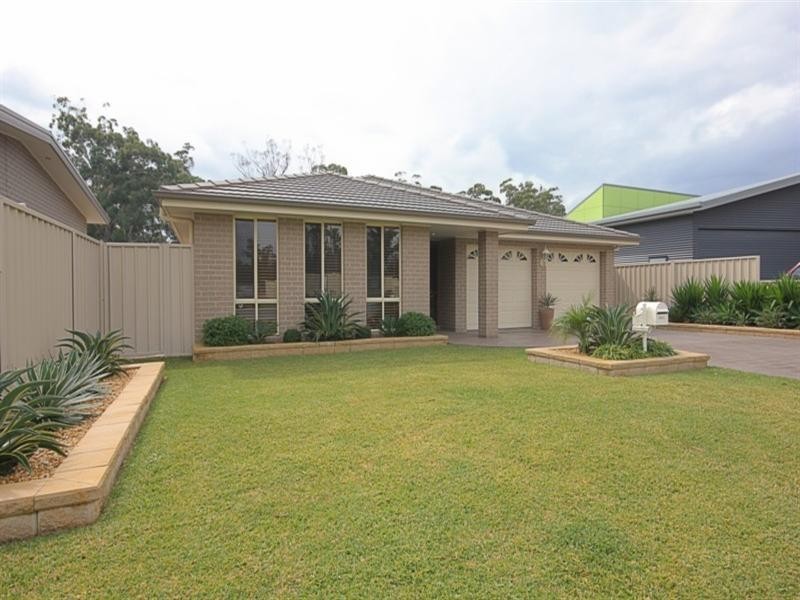 4 Marcelle Close, Broulee NSW 2537