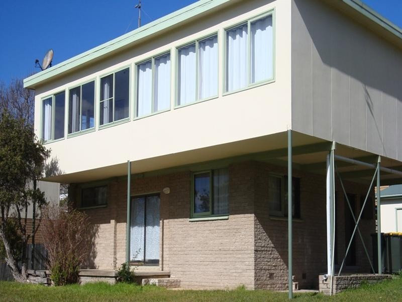 33 Yugura Street, Malua Bay NSW 2536