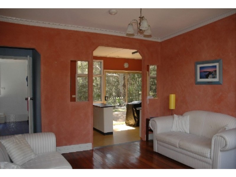 6 Rosedale Parade, Batemans Bay NSW 2536