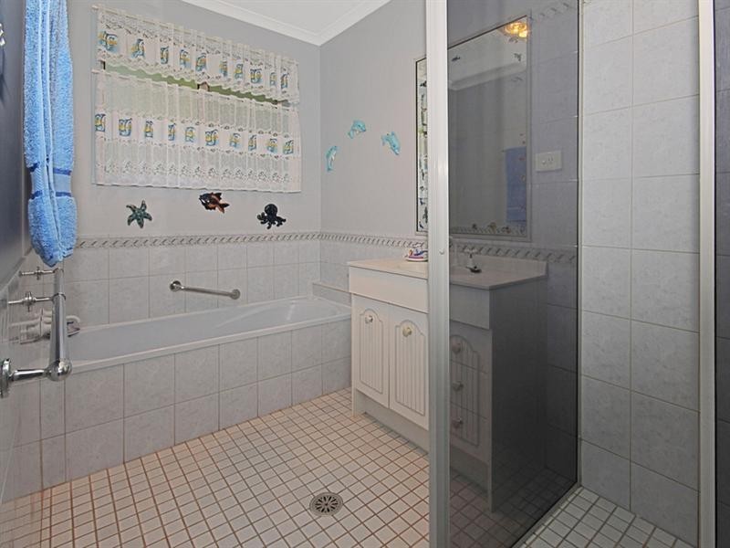 34 Tomakin Place, Tomakin NSW 2537