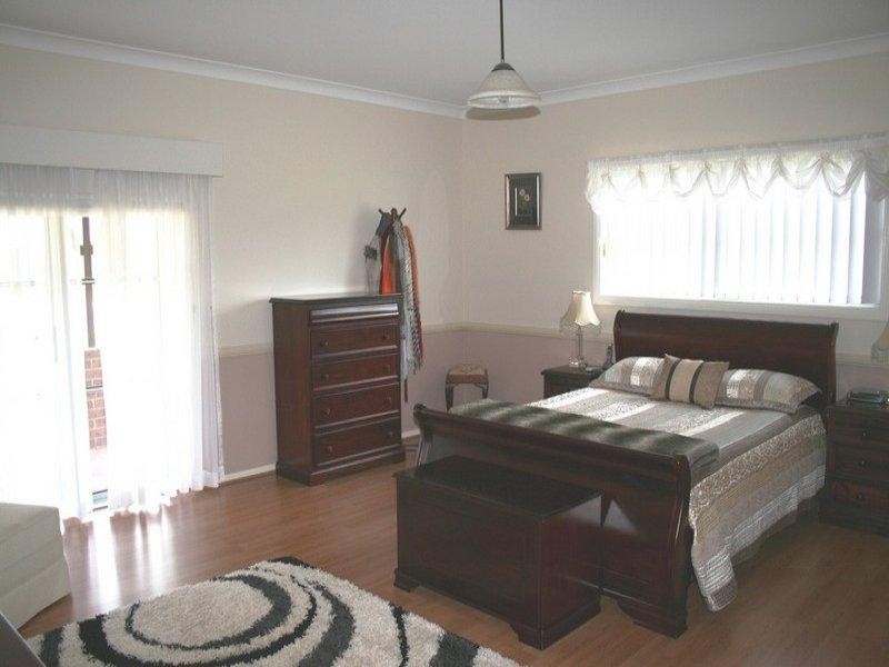 106 Runnymede Drive, Inverell NSW 2360