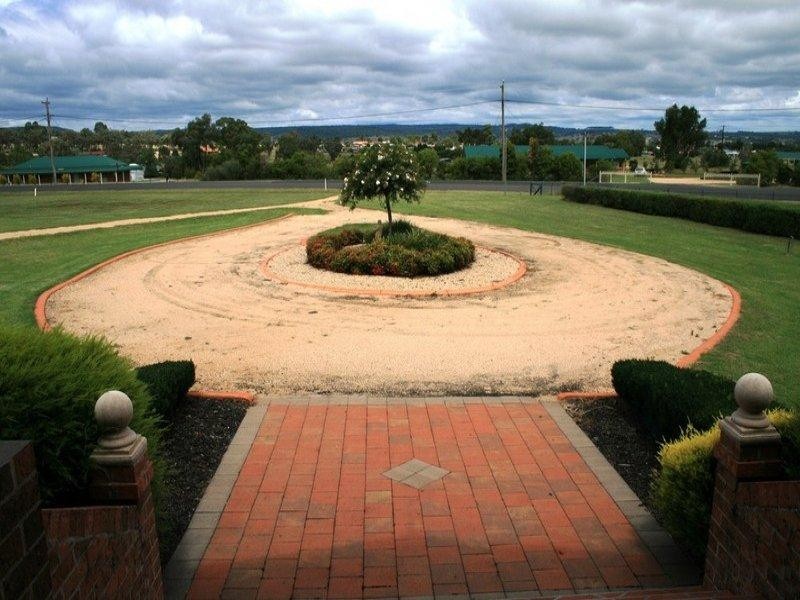 106 Runnymede Drive, Inverell NSW 2360