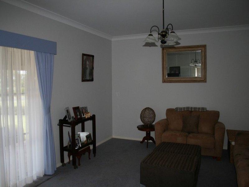 106 Runnymede Drive, Inverell NSW 2360