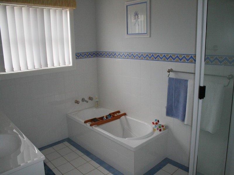 106 Runnymede Drive, Inverell NSW 2360