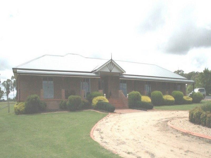106 Runnymede Drive, Inverell NSW 2360