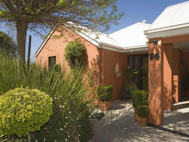 90 Gordon Street, Inverell NSW 2360