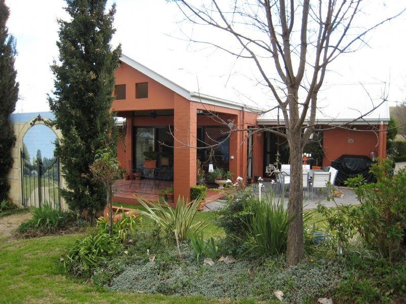 90 Gordon Street, Inverell NSW 2360