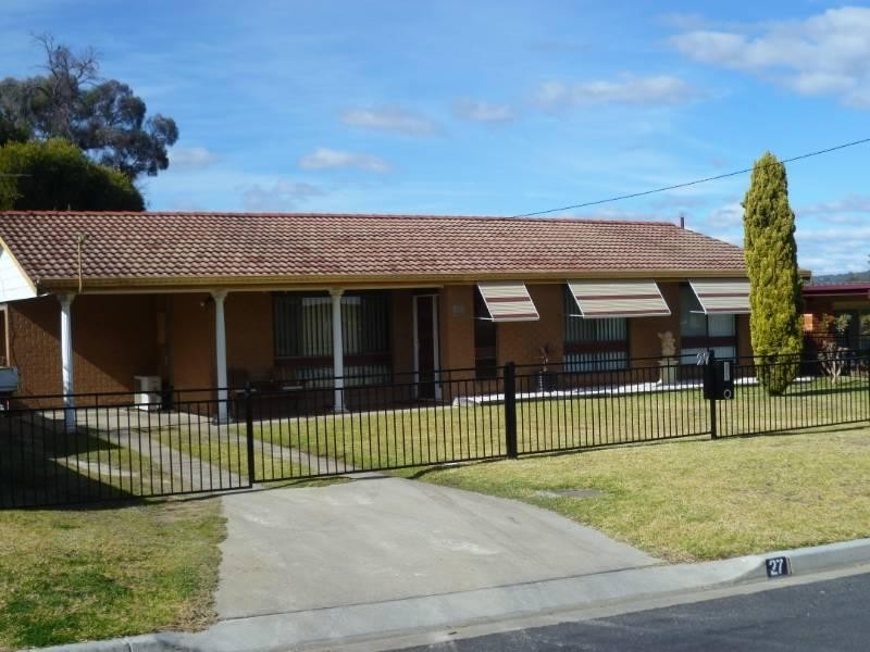 27 Moore Street, Inverell NSW 2360