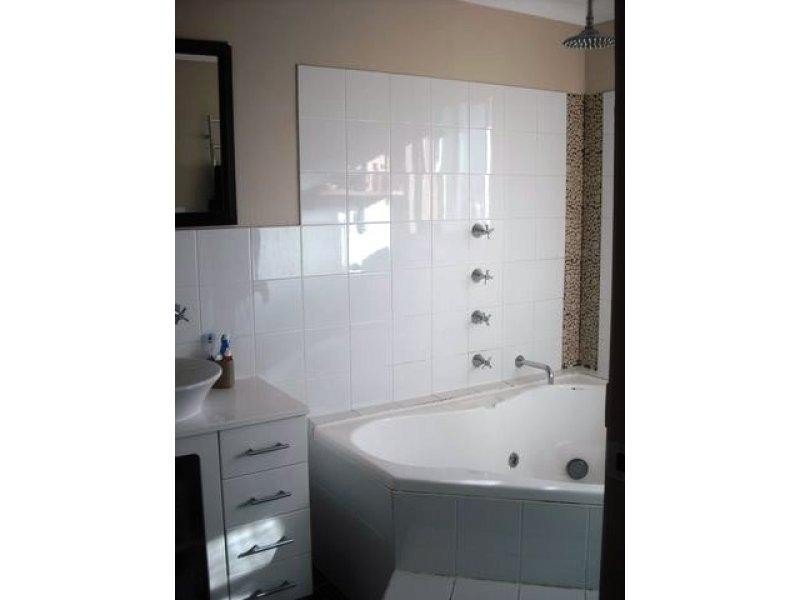 27 Moore Street, Inverell NSW 2360