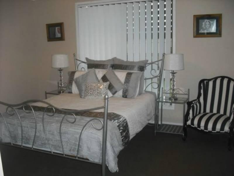 27 Moore Street, Inverell NSW 2360