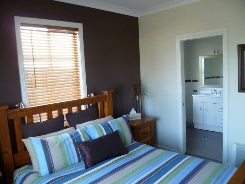 16 Swan Street, Inverell NSW 2360