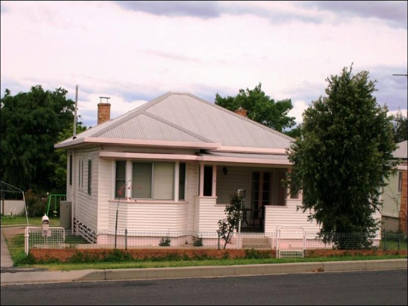 2 Froude Street, Inverell NSW 2360