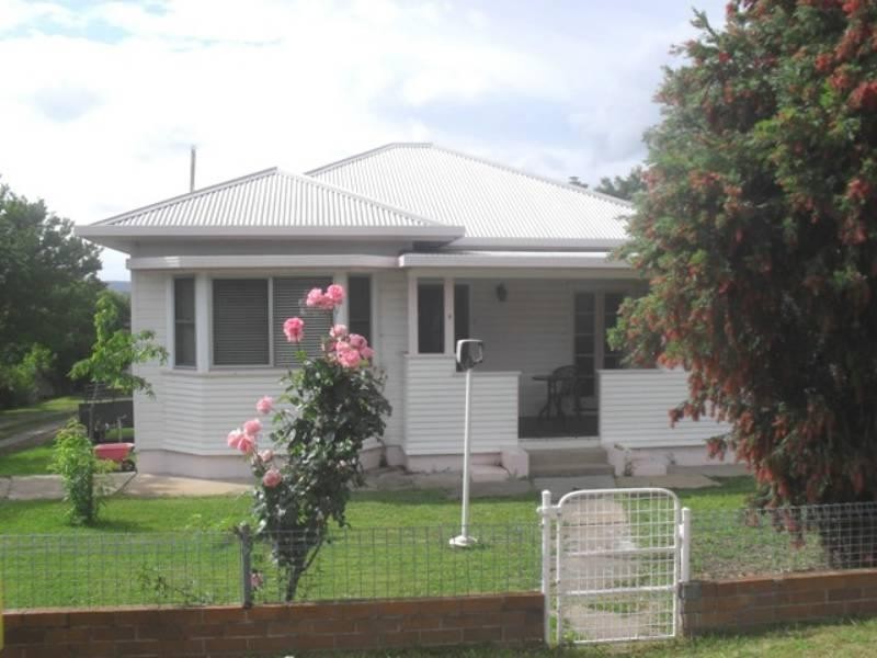 2 Froude Street, Inverell NSW 2360