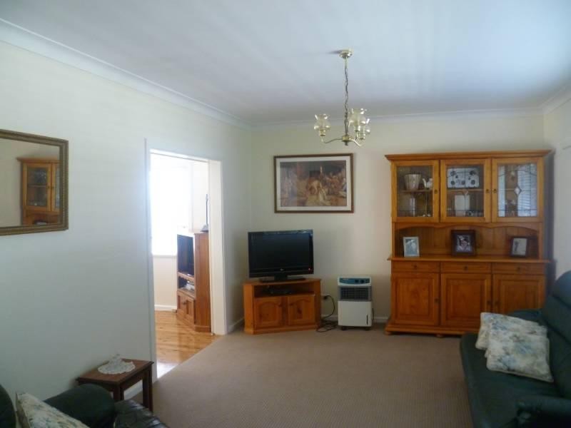 16 Carlyle Street, Inverell NSW 2360