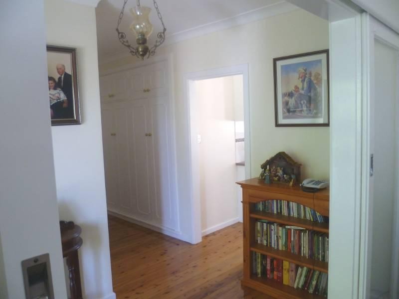 16 Carlyle Street, Inverell NSW 2360