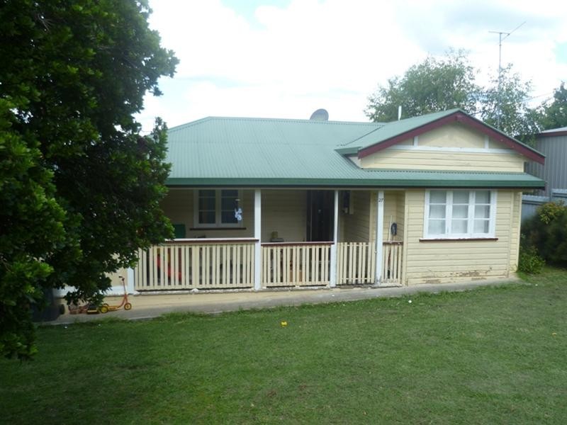 27 King Street, Inverell NSW 2360