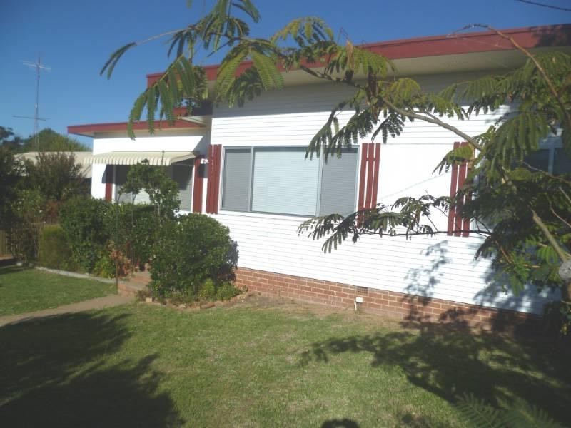 42 Lang Street, Inverell NSW 2360